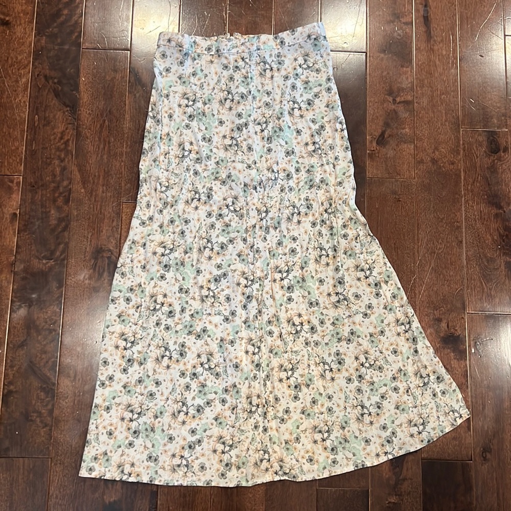 H&M floral midi with side slit - Picture 1 of 3